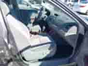 2005 Toyota Camry STD z VIN 4T1BE32K75U975715, wystawiony jako IAAI lot #43465908 z przebiegiem 177 653 mil mil oraz . Historia ofert i sprzedaży dostępna na DreamBid. Obrazek 5.