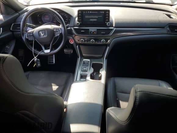 2018 Honda Accord Sport z VIN 1HGCV2F32JA035664, wystawiony jako Copart lot #82114525 z przebiegiem 71 877 mil mil oraz Czysty tytuł • Clean title. Historia ofert i sprzedaży dostępna na DreamBid. Obrazek 8.