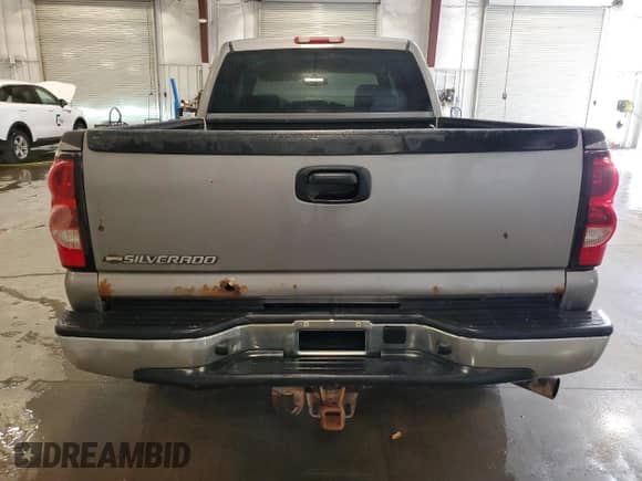 2006 Chevrolet Silverado 2500HD LT3 z VIN 1GCHK23DX6F190130, wystawiony jako Copart lot #82350845 z przebiegiem Nie podano mil oraz Szkoda całkowita • Salvage title. Historia ofert i sprzedaży dostępna na DreamBid. Obrazek 6.