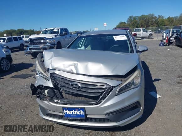 2015 Hyundai Sonata Limited с VIN 5NPE34AF1FH101292, выставлен на аукционе IAAI как лот 43419380 с пробегом 87 124 миль миль и . История ставок и продаж доступна на DreamBid. Изображение 12.