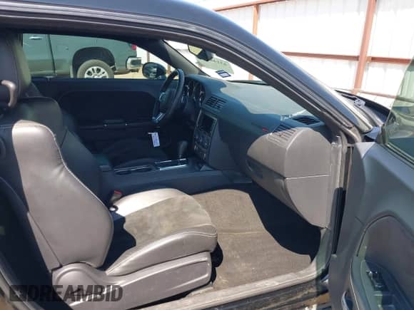 2013 Dodge Challenger SRT-8 with VIN 2C3CDYCJ3DH587739, listed as a IAAI auction lot 43148385 with 60,177 mi miles and . Bid and sale history available at DreamBid. Image 5.