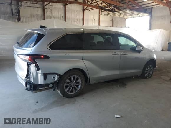 2024 Toyota Sienna LE with VIN 5TDKSKFC6RS135350, listed as a Copart auction lot 54445635 with 31,649 mi miles and Salvage title. Bid and sale history available at DreamBid. Image 3.