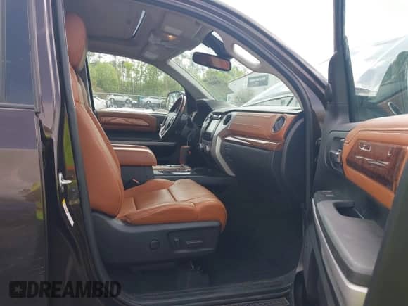 2019 Toyota Tundra SR5 с VIN 5TFAY5F18KX778258, выставлен на аукционе IAAI как лот 41904853 с пробегом 55 214 миль миль и . История ставок и продаж доступна на DreamBid. Изображение 5.
