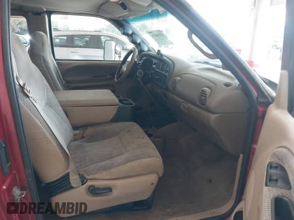 1998 Dodge 2500 z VIN 1B7KF2366WJ229255, wystawiony jako IAAI lot #43104314 z przebiegiem 117 785 mil mil oraz . Historia ofert i sprzedaży dostępna na DreamBid. Obrazek 5.