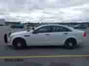 2013 Chevrolet Caprice Police Police z VIN 6G1MK5U25DL822345, wystawiony jako IAAI lot #42940768 z przebiegiem 97 408 mil mil oraz . Historia ofert i sprzedaży dostępna na DreamBid. Obrazek 14.