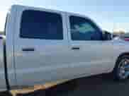2005 GMC Sierra 1500 SLE z VIN 2GTEC13T051146497, wystawiony jako IAAI lot #41670378 z przebiegiem 172 085 mil mil oraz . Historia ofert i sprzedaży dostępna na DreamBid. Obrazek 14.