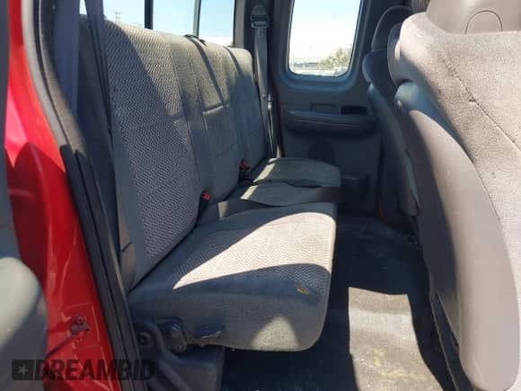 2001 Ford F-150 XL z VIN 1FTZX17271NA94057, wystawiony jako IAAI lot #42687810 z przebiegiem Nie podano mil oraz . Historia ofert i sprzedaży dostępna na DreamBid. Obrazek 8.