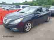 2013 Hyundai Sonata Limited с VIN 5NPEC4AC8DH675813, выставлен на аукционе IAAI как лот 42631719 с пробегом 155 355 миль миль и . История ставок и продаж доступна на DreamBid. Изображение 2.