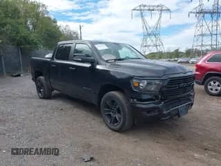 2021 Ram 1500 Lone Star z VIN 1C6SRFFT8MN728152, wystawiony jako IAAI lot #43460188 z przebiegiem 28 578 mil mil oraz . Historia ofert i sprzedaży dostępna na DreamBid. Obrazek 1.