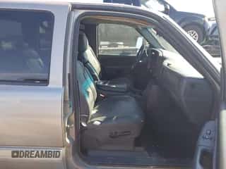 2002 Chevrolet Silverado 2500HD LS z VIN 1GCHK23182F194743, wystawiony jako IAAI lot #43521794 z przebiegiem 284 628 mil mil oraz . Historia ofert i sprzedaży dostępna na DreamBid. Obrazek 5.