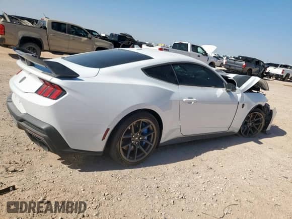 2024 Ford Mustang Dark Horse с VIN 1FA6P8R00R5506814, выставлен на аукционе Copart как лот 57530985 с пробегом 3 214 миль миль и Списание • Salvage title. История ставок и продаж доступна на DreamBid. Изображение 3.