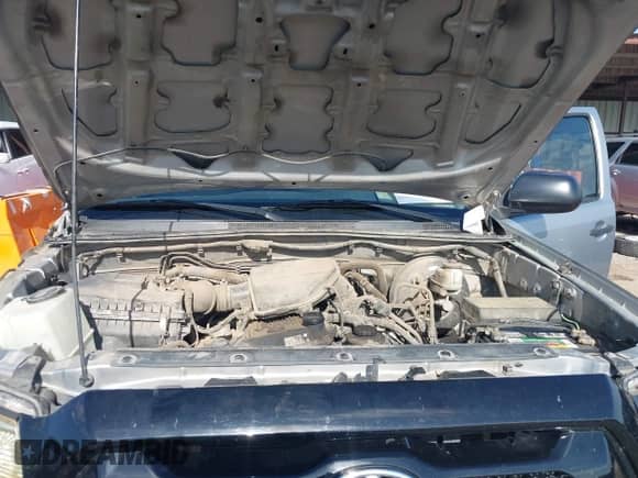 2014 Toyota Tacoma PreRunner z VIN 5TFJX4GN6EX028909, wystawiony jako IAAI lot #42840272 z przebiegiem 229 327 mil mil oraz . Historia ofert i sprzedaży dostępna na DreamBid. Obrazek 10.