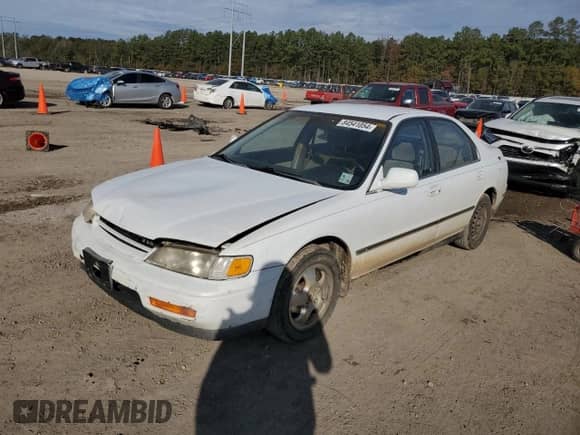 1994 Honda Accord LX z VIN 1HGCD5639RA083324, wystawiony jako Copart lot #84541054 z przebiegiem 175 409 mil mil oraz Szkoda całkowita • Salvage title. Historia ofert i sprzedaży dostępna na DreamBid. Obrazek 1.
