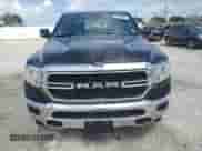 2020 Ram 1500 Big Horn z VIN 1C6RREFG2LN405483, wystawiony jako Copart lot #64309925 z przebiegiem 6 587 mil mil oraz Szkoda całkowita • Salvage title. Historia ofert i sprzedaży dostępna na DreamBid. Obrazek 5.