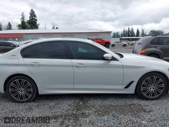 2019 BMW 5 Series 530e с VIN WBAJA9C57KB389401, выставлен на аукционе IAAI как лот 42565098 с пробегом 52 343 миль миль и . История ставок и продаж доступна на DreamBid. Изображение 14.