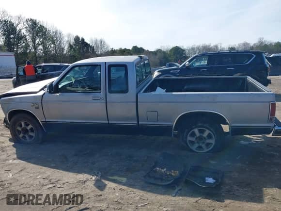 1985 Chevrolet S-10 с VIN 1GCCS14B2F2158409, выставлен на аукционе IAAI как лот 41327938 с пробегом 97 029 миль миль и . История ставок и продаж доступна на DreamBid. Изображение 14.