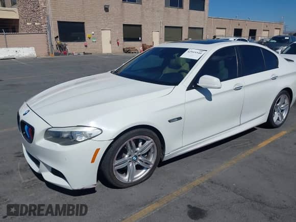 2011 BMW 5 Series 550i с VIN WBAFR9C5XBC757515, выставлен на аукционе IAAI как лот 42919340 с пробегом 128 830 миль миль и . История ставок и продаж доступна на DreamBid. Изображение 2.