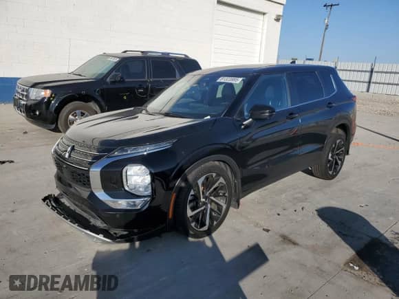 2022 Mitsubishi Outlander SE with VIN JA4J4UA80NZ036367, listed as a Copart auction lot 81323985 with 38,663 mi miles and Salvage title. Bid and sale history available at DreamBid. Image 1.