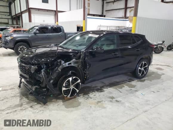 2024 Chevrolet Trax 1RS с VIN KL77LGE23RC018932, выставлен на аукционе Copart как лот 85346065 с пробегом Не указан миль и Списание • Salvage title. История ставок и продаж доступна на DreamBid. Изображение 1.