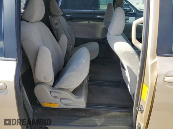 2011 Toyota Sienna LE z VIN 5TDKK3DC0BS130336, wystawiony jako Copart lot #85000875 z przebiegiem 291 116 mil mil oraz Szkoda całkowita • Salvage title. Historia ofert i sprzedaży dostępna na DreamBid. Obrazek 11.