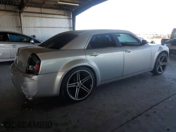 2007 Chrysler 300 with VIN 2C3KA43R37H785728, listed as a Copart auction lot 82369005 with 140,326 mi miles and Salvage title. Bid and sale history available at DreamBid. Image 3.