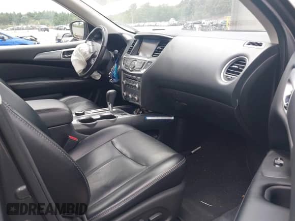 2020 Nissan Pathfinder SL z VIN 5N1DR2CM7LC598183, wystawiony jako IAAI lot #43078037 z przebiegiem 57 230 mil mil oraz . Historia ofert i sprzedaży dostępna na DreamBid. Obrazek 5.