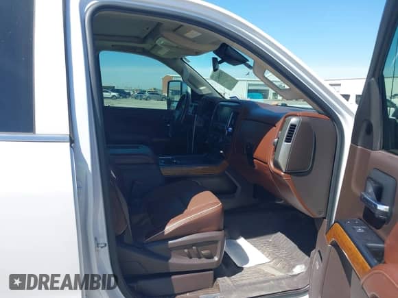 2019 Chevrolet Silverado 2500HD High Country z VIN 1GC1KUEY8KF171437, wystawiony jako IAAI lot #41850872 z przebiegiem 114 027 mil mil oraz . Historia ofert i sprzedaży dostępna na DreamBid. Obrazek 5.
