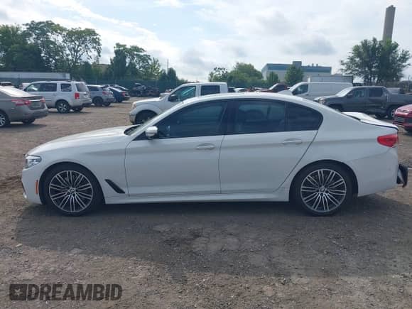 2018 BMW 5 Series 540i xDrive с VIN WBAJE7C57JWD53128, выставлен на аукционе IAAI как лот 42983632 с пробегом 95 644 миль миль и . История ставок и продаж доступна на DreamBid. Изображение 14.