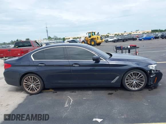 2018 BMW 5 Series 530i с VIN WBAJA5C58JG899041, выставлен на аукционе IAAI как лот 43254657 с пробегом 70 801 миль миль и . История ставок и продаж доступна на DreamBid. Изображение 13.