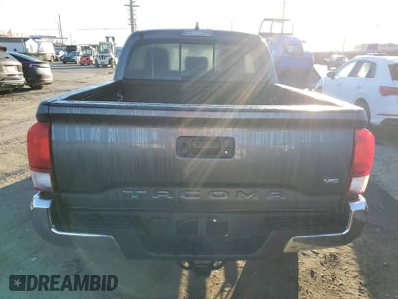 2023 Toyota Tacoma SR5 z VIN 3TMAZ5CN9PM214829, wystawiony jako Copart lot #87104895 z przebiegiem 10 509 mil mil oraz Szkoda całkowita • Salvage title. Historia ofert i sprzedaży dostępna na DreamBid. Obrazek 6.