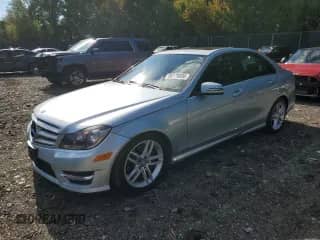 2013 Mercedes-Benz C 300 Sport z VIN WDDGF8AB2DR271516, wystawiony jako Copart lot #86176695 z przebiegiem 143 746 mil mil oraz Szkoda całkowita • Salvage title. Historia ofert i sprzedaży dostępna na DreamBid. Obrazek 1.