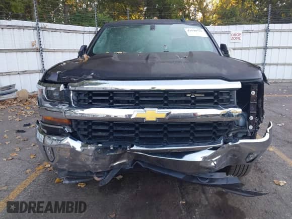 2018 Chevrolet Silverado 1500 LT z VIN 1GCVKREC8JZ187170, wystawiony jako IAAI lot #43198755 z przebiegiem 43 955 mil mil oraz . Historia ofert i sprzedaży dostępna na DreamBid. Obrazek 13.