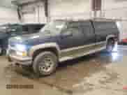 1998 Chevrolet Silverado 2500 z VIN 1GCGK29J0WE244355, wystawiony jako Copart lot #41697165 z przebiegiem 139 882 mil mil oraz Czysty tytuł • Clean title. Historia ofert i sprzedaży dostępna na DreamBid. Obrazek 1.