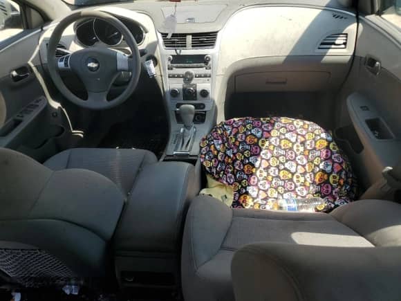 2010 Chevrolet Malibu 1LS с VIN 1G1ZB5EB7AF230084, выставлен на аукционе Copart как лот 69370805 с пробегом Не указан миль и Списание • Salvage title. История ставок и продаж доступна на DreamBid. Изображение 8.
