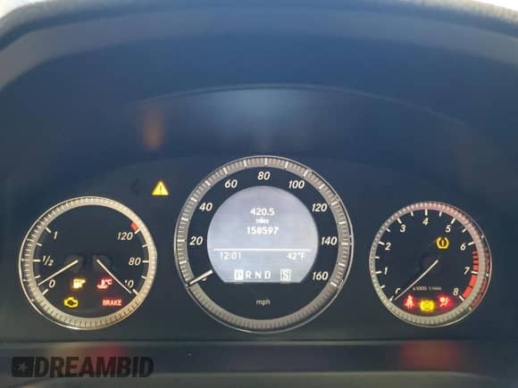 2009 Mercedes-Benz C 300 Sport z VIN WDDGF81XX9R061104, wystawiony jako Copart lot #82782905 z przebiegiem 158 597 mil mil oraz Czysty tytuł • Clean title. Historia ofert i sprzedaży dostępna na DreamBid. Obrazek 9.