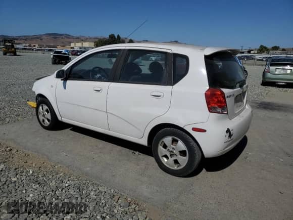 2006 Chevrolet Aveo LS z VIN KL1TD66656B576879, wystawiony jako Copart lot #63257245 z przebiegiem 71 477 mil mil oraz Szkoda całkowita • Salvage title. Historia ofert i sprzedaży dostępna na DreamBid. Obrazek 2.
