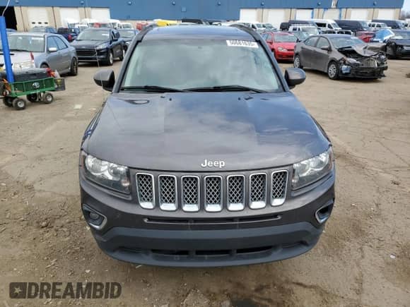 2017 Jeep Compass Latitude z VIN 1C4NJCEA2HD153005, wystawiony jako Copart lot #50681635 z przebiegiem 179 123 mil mil oraz Czysty tytuł • Clean title. Historia ofert i sprzedaży dostępna na DreamBid. Obrazek 5.