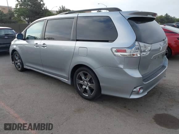 2017 Toyota Sienna SE with VIN 5TDXZ3DC3HS824500, listed as a IAAI auction lot 43064229 with 137,947 mi miles and . Bid and sale history available at DreamBid. Image 3.