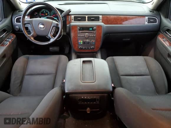 2010 Chevrolet Suburban LS с VIN 1GNUCHE02AR178254, выставлен на аукционе Copart как лот 50455525 с пробегом 214 049 миль миль и Чистый • Clean title. История ставок и продаж доступна на DreamBid. Изображение 8.