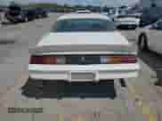 1981 Chevrolet Camaro z VIN 1G1AP87K3BL114347, wystawiony jako Copart lot #56531015 z przebiegiem 93 734 mil mil oraz Czysty tytuł • Clean title. Historia ofert i sprzedaży dostępna na DreamBid. Obrazek 6.