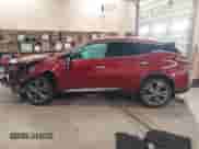 2021 Nissan Murano Platinum z VIN 5N1AZ2DS3MC135863, wystawiony jako IAAI lot #40693939 z przebiegiem Nie podano mil oraz . Historia ofert i sprzedaży dostępna na DreamBid. Obrazek 13.