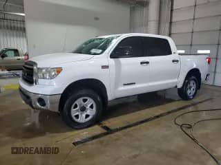 2012 Toyota Tundra с VIN 5TFDY5F12CX217598, выставлен на аукционе Copart как лот 61088055 с пробегом 98 112 миль миль и Списание • Salvage title. История ставок и продаж доступна на DreamBid. Изображение 1.