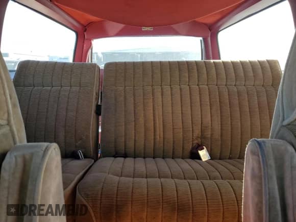 1983 Chevrolet Suburban с VIN 1G8EK16L4DF118671, выставлен на аукционе Copart как лот 82619865 с пробегом 33 423 миль миль и Чистый • Clean title. История ставок и продаж доступна на DreamBid. Изображение 10.