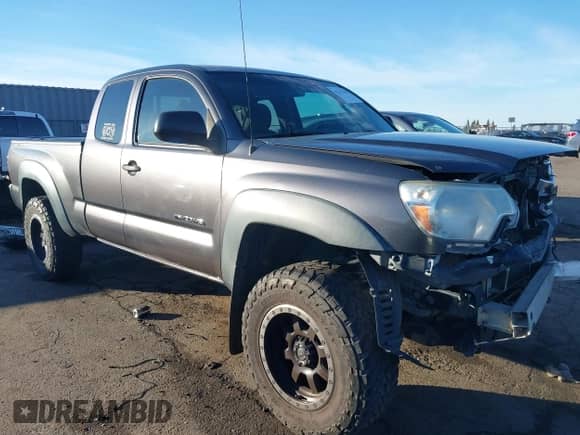 2015 Toyota Tacoma PreRunner z VIN 5TFTX4GN3FX050392, wystawiony jako IAAI lot #41321103 z przebiegiem 139 078 mil mil oraz . Historia ofert i sprzedaży dostępna na DreamBid. Obrazek 1.