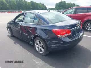 2014 Chevrolet Cruze 2LT z VIN 1G1PE5SB9E7310103, wystawiony jako IAAI lot #42957564 z przebiegiem 140 674 mil mil oraz . Historia ofert i sprzedaży dostępna na DreamBid. Obrazek 3.