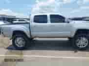 2010 Toyota Tacoma PreRunner z VIN 3TMJU4GN5AM093419, wystawiony jako IAAI lot #42882575 z przebiegiem 227 641 mil mil oraz . Historia ofert i sprzedaży dostępna na DreamBid. Obrazek 13.