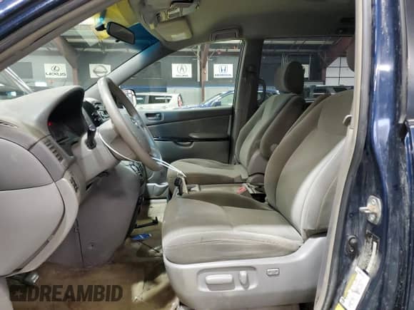 2005 Toyota Sienna LE with VIN 5TDBA23C05S048531, listed as a Copart auction lot 84935605 with 249,639 mi miles and Clean title. Bid and sale history available at DreamBid. Image 7.