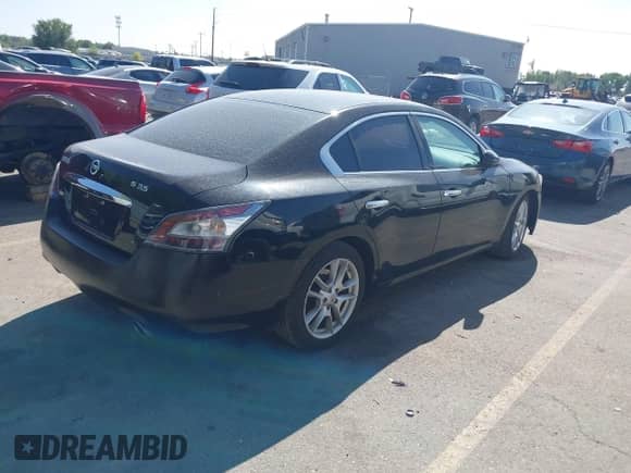 2013 Nissan Maxima SV z VIN 1N4AA5AP1DC813836, wystawiony jako IAAI lot #43213424 z przebiegiem 166 361 mil mil oraz . Historia ofert i sprzedaży dostępna na DreamBid. Obrazek 4.