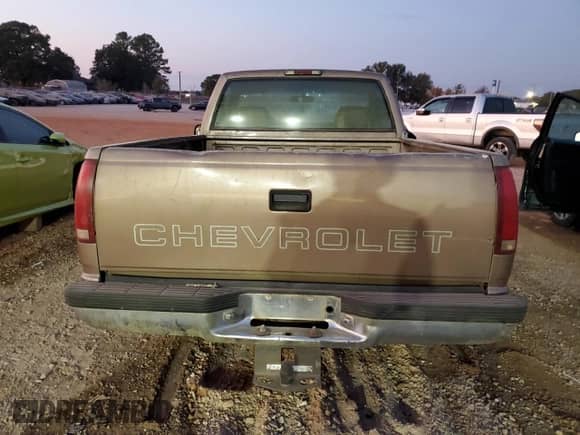 1997 Chevrolet Silverado 1500 с VIN 1GCEC14W3VZ134876, выставлен на аукционе Copart как лот 76843714 с пробегом 88 159 миль миль и Списание • Salvage title. История ставок и продаж доступна на DreamBid. Изображение 6.