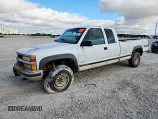 1998 Chevrolet Silverado 2500 с VIN 1GCGK29R9WE167927, выставлен на аукционе Copart как лот 81148795 с пробегом 193 988 миль миль и Чистый • Clean title. История ставок и продаж доступна на DreamBid. Изображение 1.